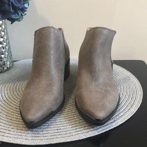 NWT Lucky Brand LK-Kaedee Suede Ankle Boots